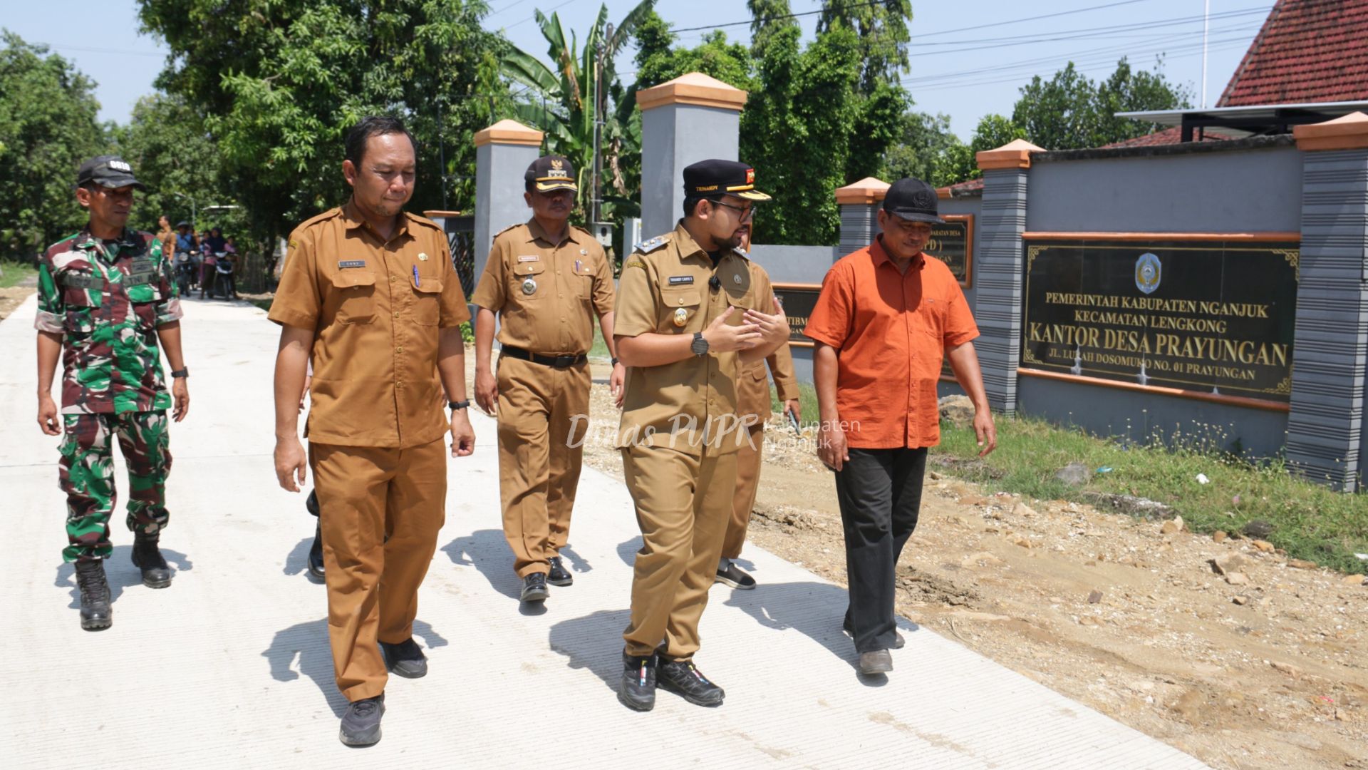 Wabup Nganjuk bersama Plt. Kepala Dinas PUPR, pantau progres pembangunan jalan di Kec. Jatikalen