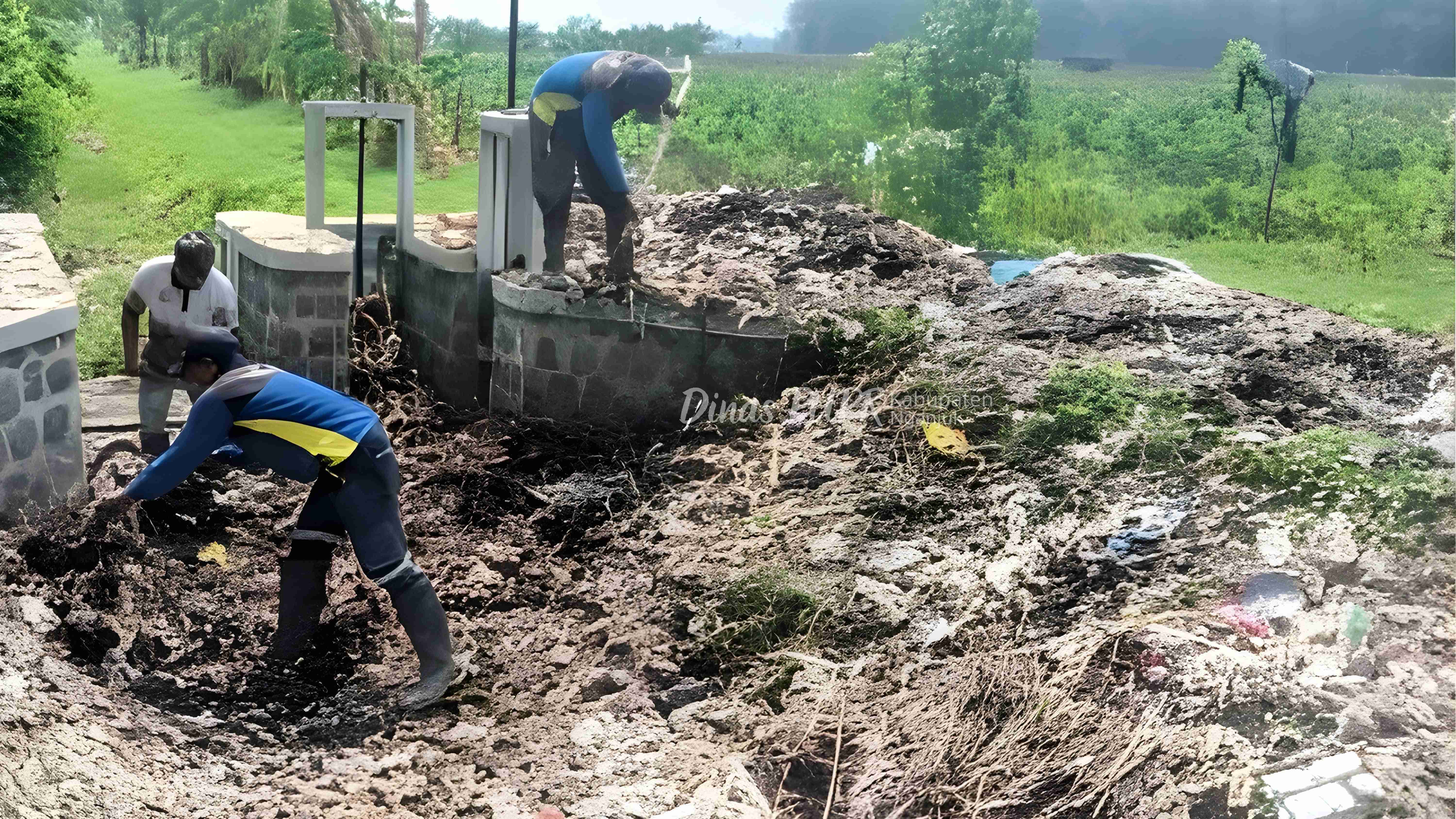 Sampah Dibersihkan, Aliran Saluran Sekunder Ketandan Kembali Lancar