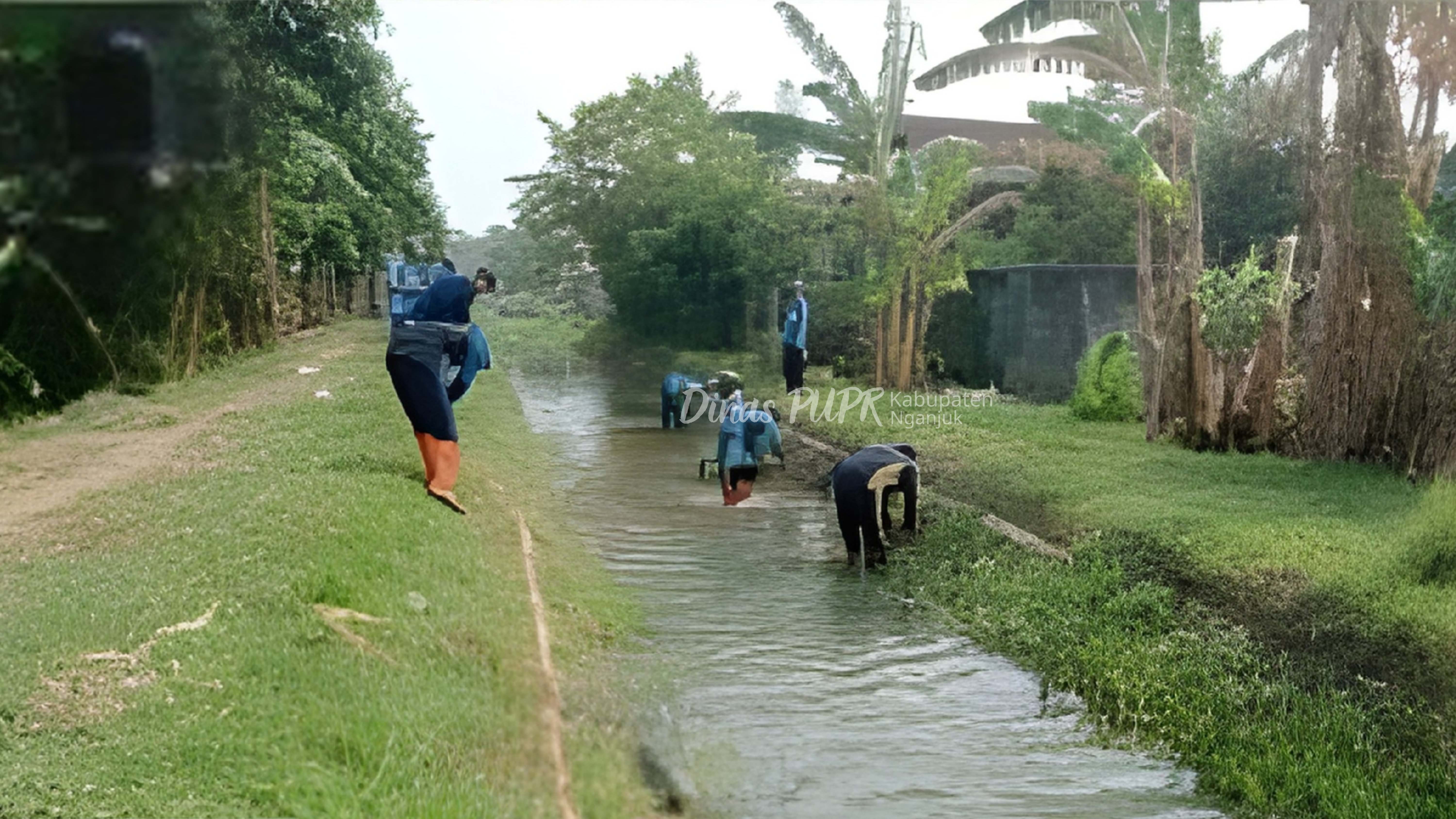 Dinas PUPR Nganjuk Lakukan Normalisasi Saluran Sekunder Jelang Musim Hujan