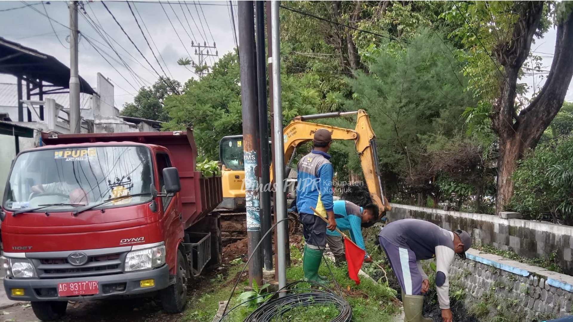 Respons Cepat Laporan Warga, Dinas PUPR Nganjuk Normalisasi Saluran Mbesuk Kertosono
