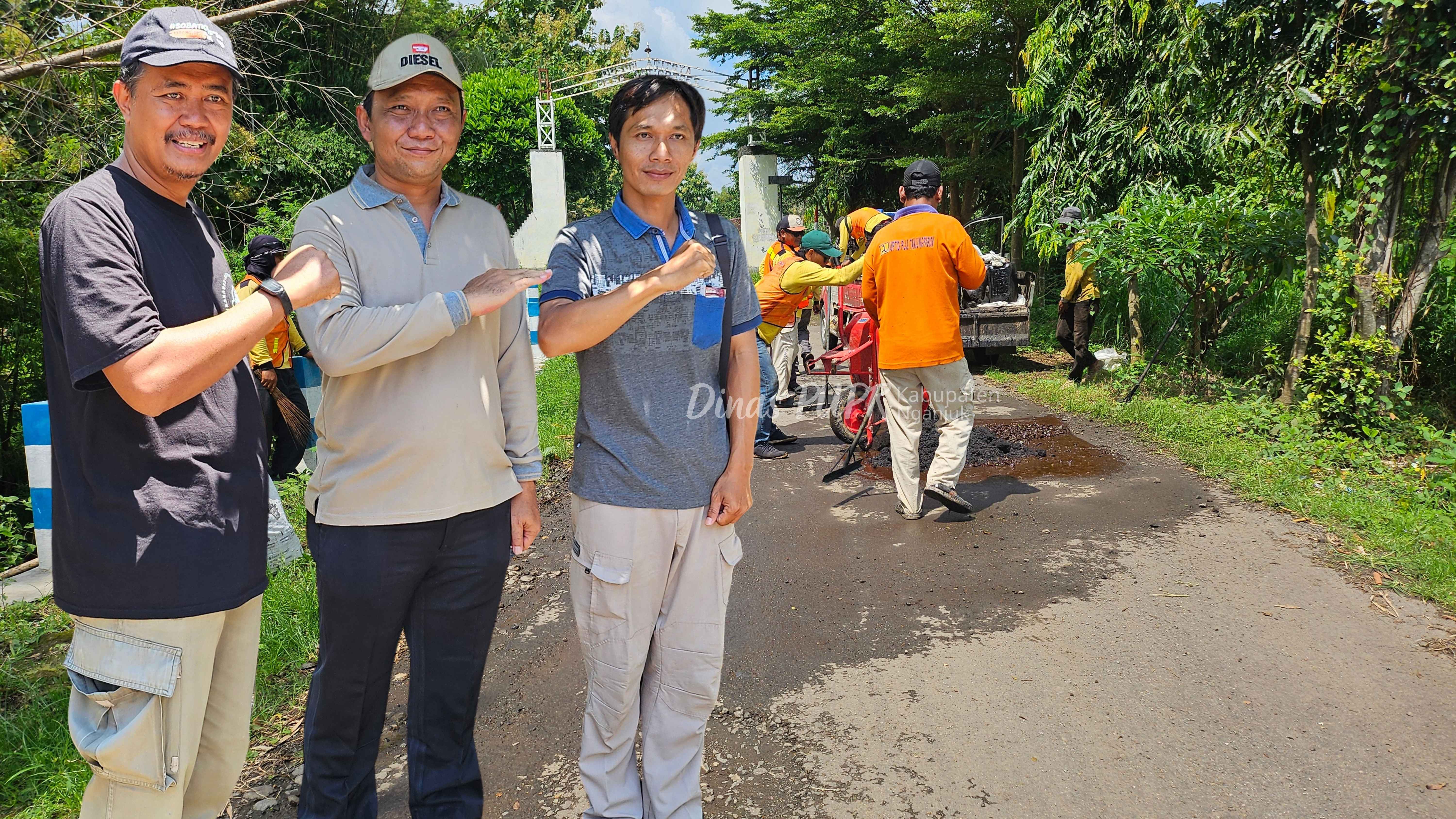 Kolaborasi Dinas PUPR dan Masyarakat Aditoyo Jaga Kemantapan Jalan