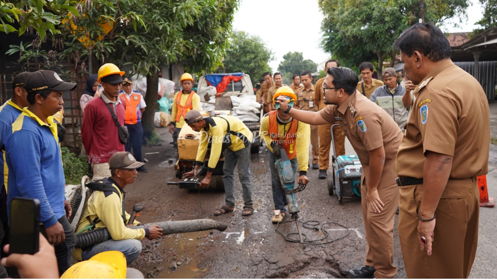 Tanggapi Keluhan Warga, Pemkab Nganjuk Gerak Cepat Tambal Jalan Watudandang–Gondanglegi