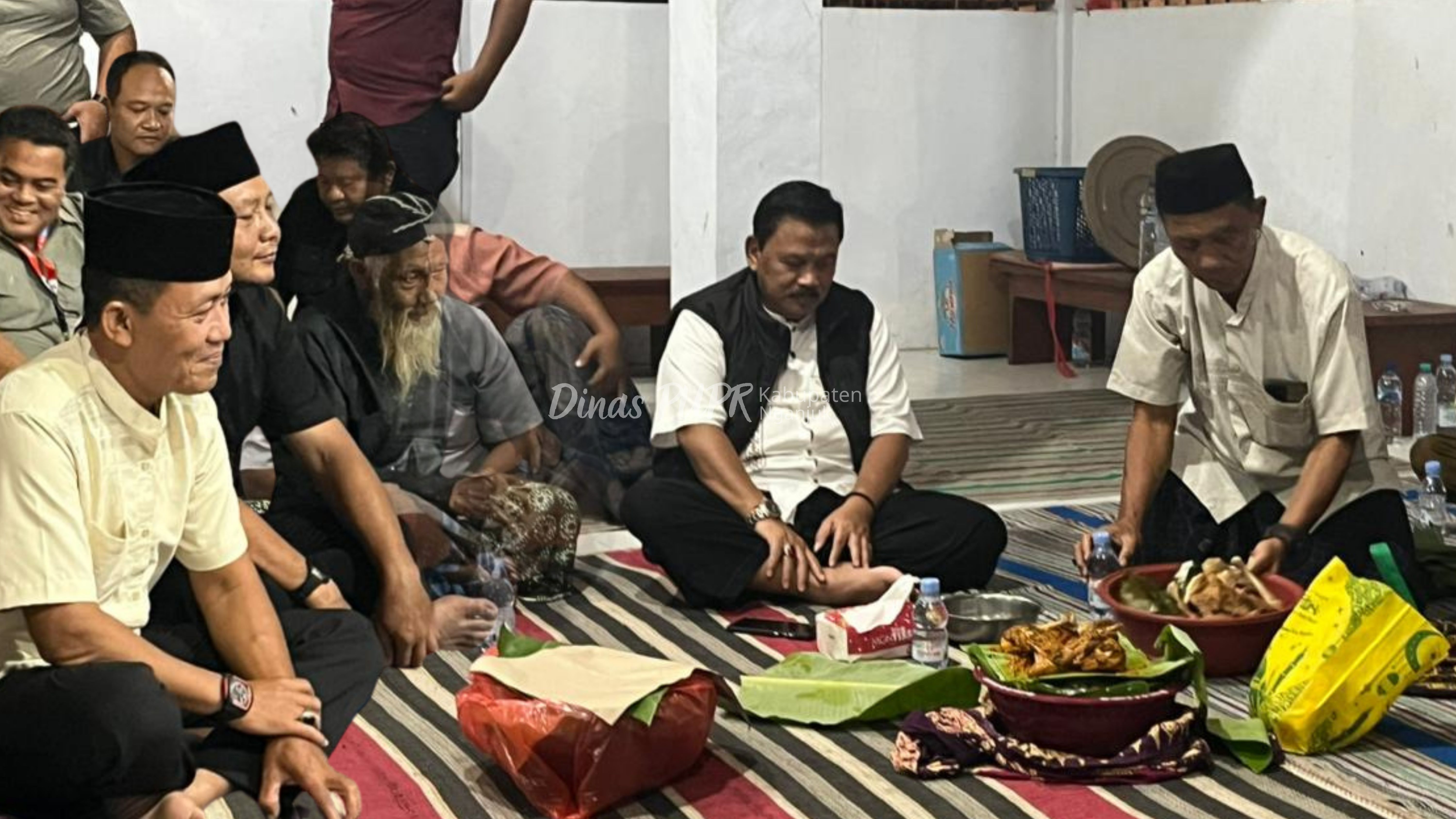 Tasyakuran Penuh Makna di Makam Mbah Gedong, Awali Harapan Baru Pembangunan Jalan Gondangkulon – Ngluyu