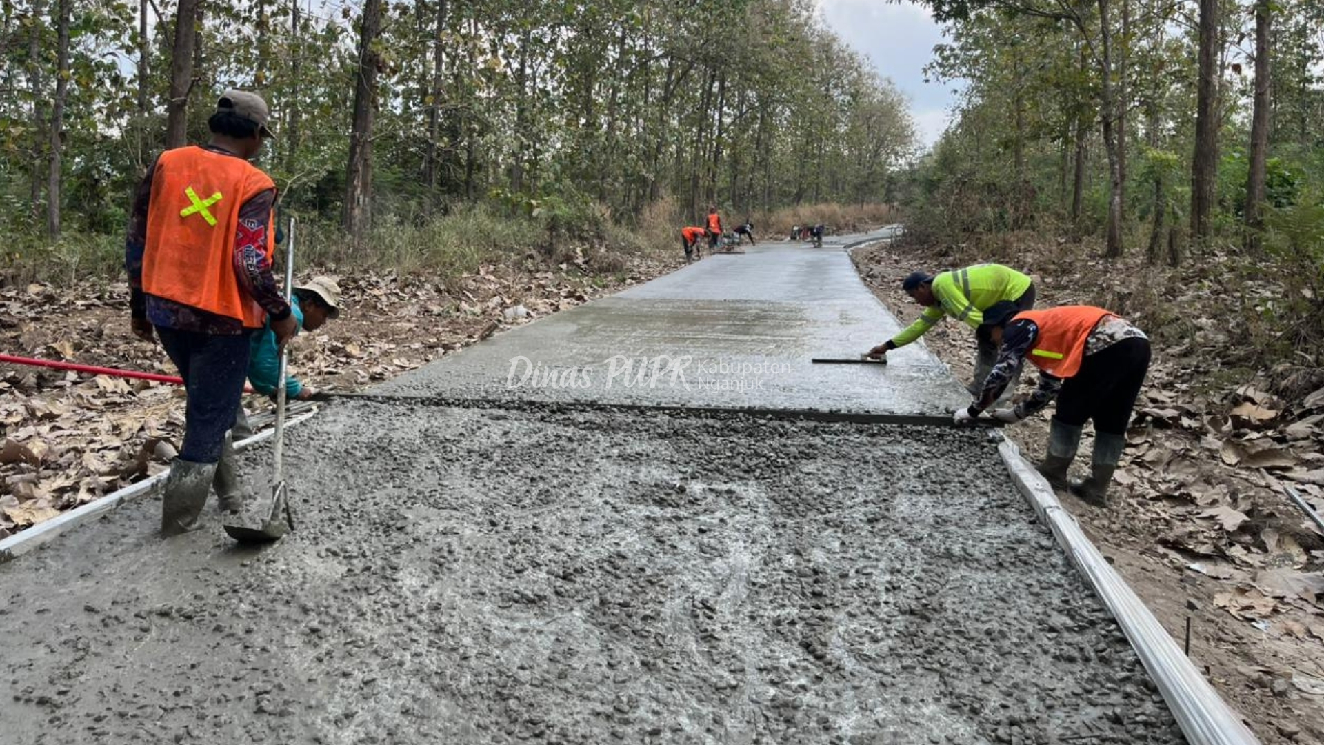 Pembangunan Jalan Tamanan – Bendoasri, Disambut Hangat Oleh Warga Sekitar