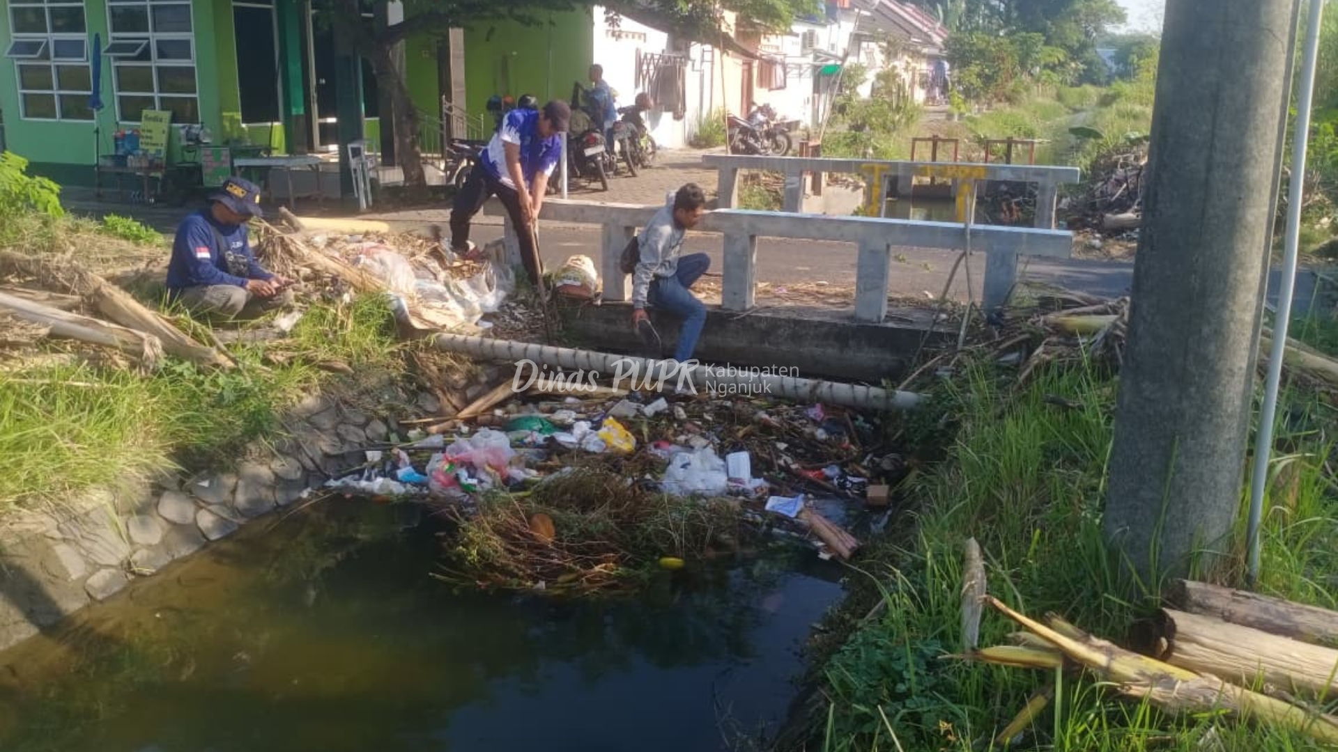 URC Jogotirto Bergerak Cepat Bersihkan Saluran, Wujudkan Aliran Lancar dan Lingkungan Lebih Aman