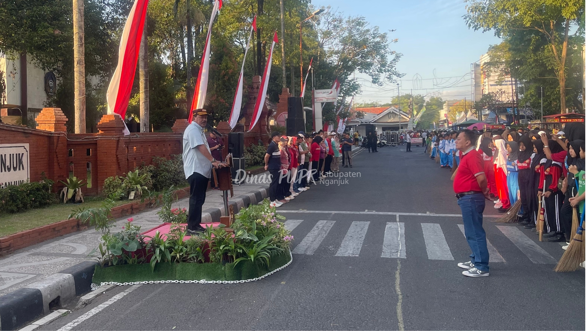 Pemkab Nganjuk dan Masyarakat Bersatu dalam Gerakan Kerja Bakti Serentak