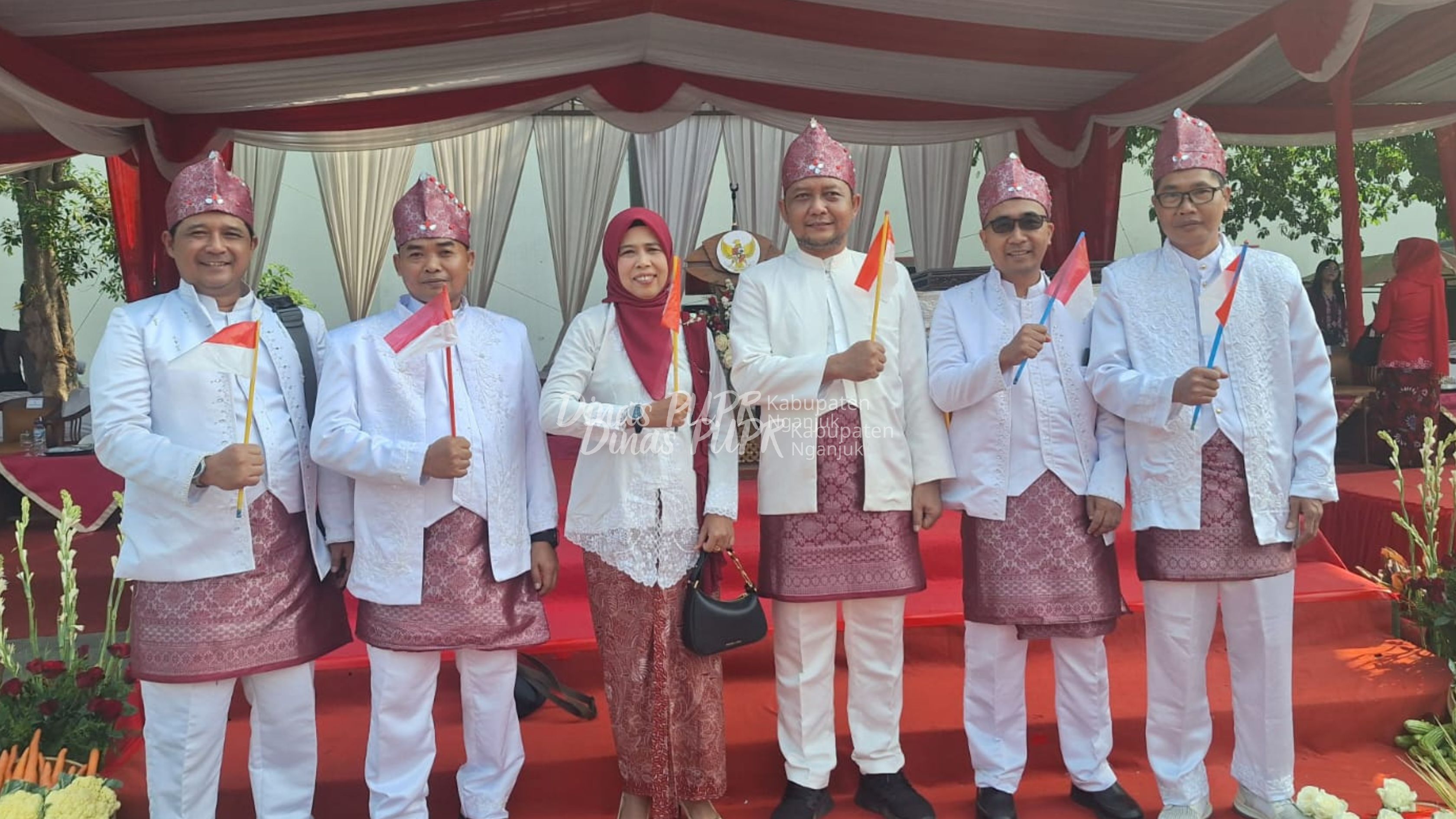 Pesona Busana Adat Nusantara, Langkah Khidmat Dinas PUPR Nganjuk Peringati HUT ke-81 RI