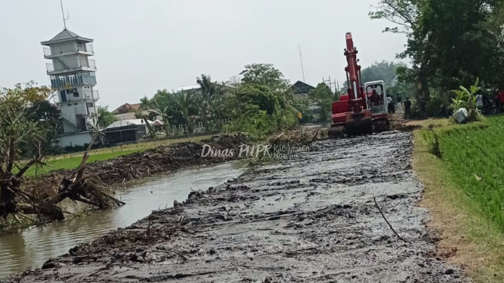 Optimalkan Irigasi Pertanian, Dinas PUPR Kabupaten Nganjuk Lakukan Normalisasi Kali Bumbung Tanjunganom