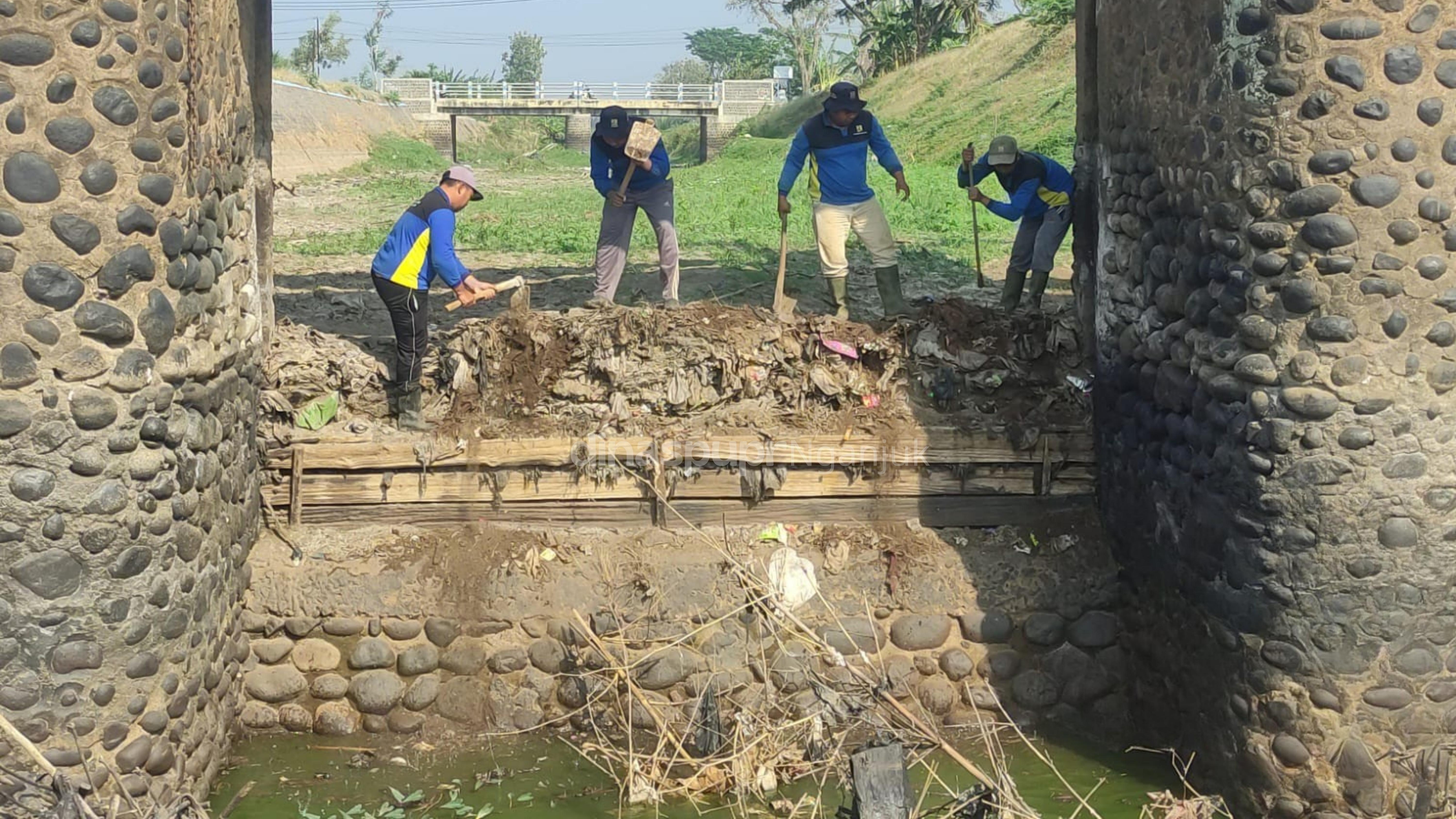 Sampah dan Sangkrah Bambu Dibersihkan, DAM Kapas Terus Dirawat